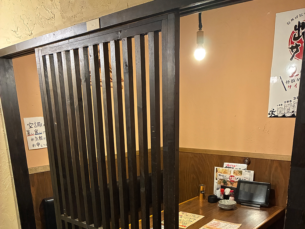 個室間仕切り・のれん・床張替前